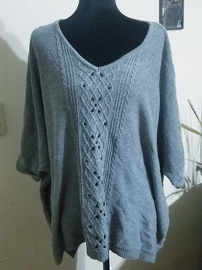 Women's Gray Cable-Detail V-Neck Sweater